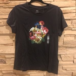Levi’s Graphic T-shirt!